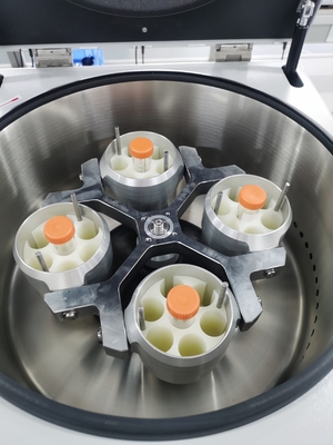 Centrifuga per banca del sangue Cence CLT55, 5500 giri/min, capacità 4x750ml
